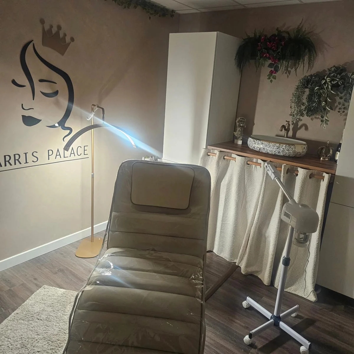 The Harris Palace treatment room with treatment chair and facial equipment